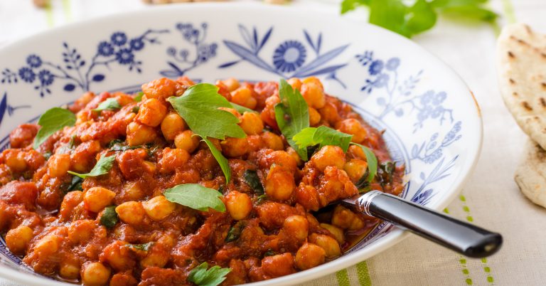 Spicy Chickpea and Spinach Curry
